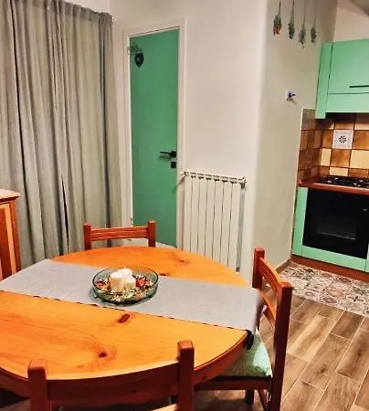 Domus - Il Girasole Apartment